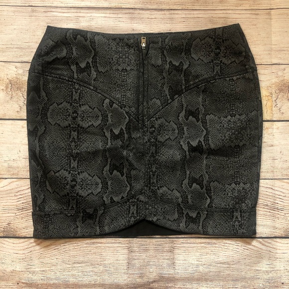 William Rast skirt - Picture 6 of 7